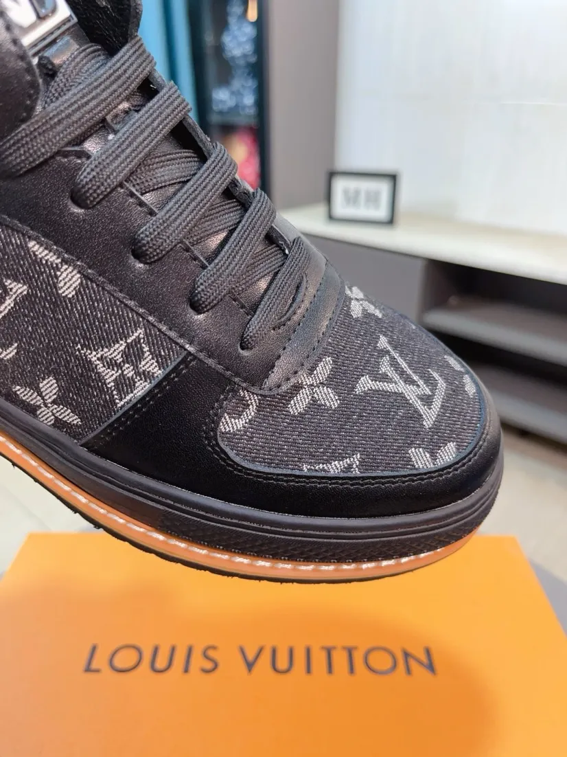 Ex-factory price 420🌹🌹[LV] The latest masterpiece of high-top men's shoes: the upper is made of Italian imported first-layer cowhide with special materials➕full genuine leather lining🔥, making walking more convenient and comfortable! Exclusive new style, stunning work [color]! Create a fashionable personality to set off your uniqueness! A must-have for trendy men! Classic🔥Number: 38-44